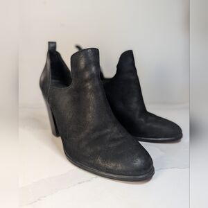 Vince Camuto Leather Heeled Ankle boots / booties